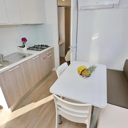 Apartment By The Sea - 17406